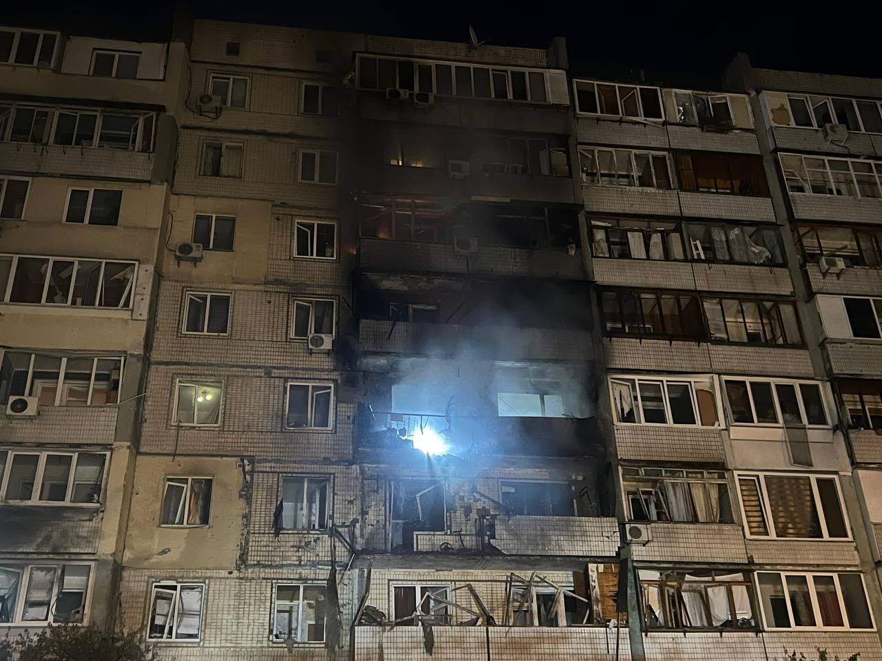 Нічна атака на Київ: наймасованіший обстріл столиці, десятки постраждалих, значні руйнування