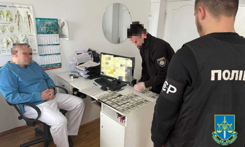 Взяв хабар за вплив на членів МСЕК. На Рівненщині судитимуть лікаря