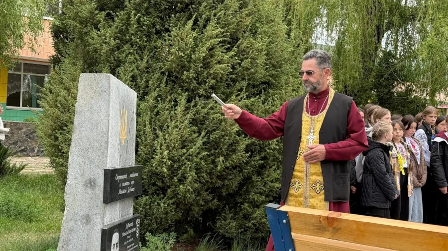 На честь полеглого Героя на Рівненщині відкрили спортивний майданчик і пам'ятну стелу - фото 2 На честь полеглого Героя на Рівненщині відкрили спортивний майданчик і пам'ятну стелу - фото 2