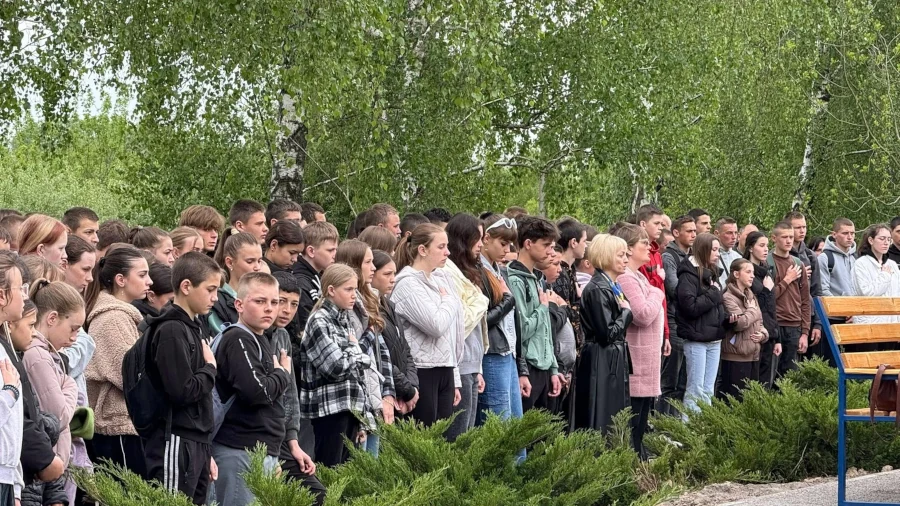 На честь полеглого Героя на Рівненщині відкрили спортивний майданчик і пам'ятну стелу - фото 4 На честь полеглого Героя на Рівненщині відкрили спортивний майданчик і пам'ятну стелу - фото 4