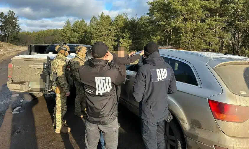 Правоохоронця з Рівненщини судитимуть за організацію переправлення ухилянтів до білорусі