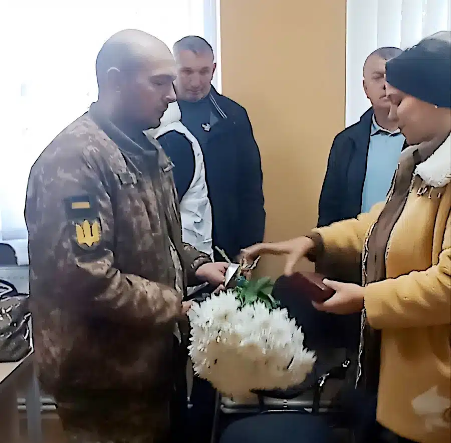 Двох захисників з Рівненщини відзначили посмертними нагородами - фото 2