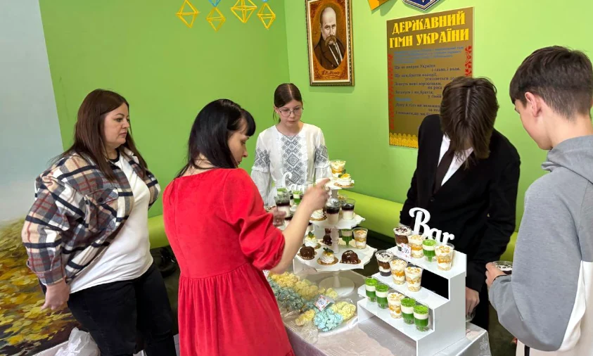 Учні обласного ліцею в м. Рівне передали допомогу для ЗСУ