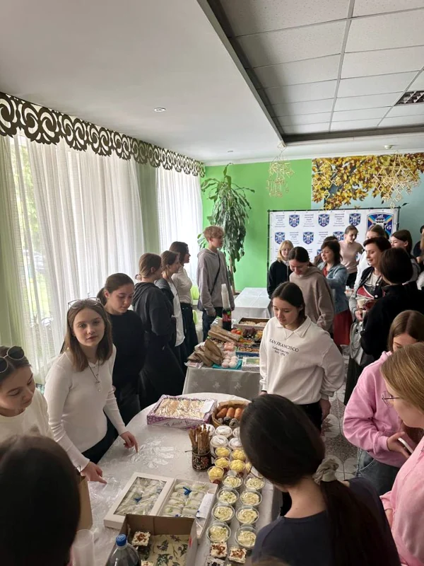 Учні обласного ліцею в м. Рівне передали допомогу для ЗСУ - фото 3