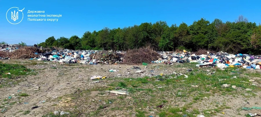 Два несанкціоновані сміттєзвалища виявили на Рівненщині - фото 1