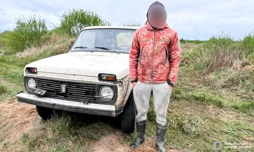 На Рівненщині затримали молодика за незаконний видобуток бурштину