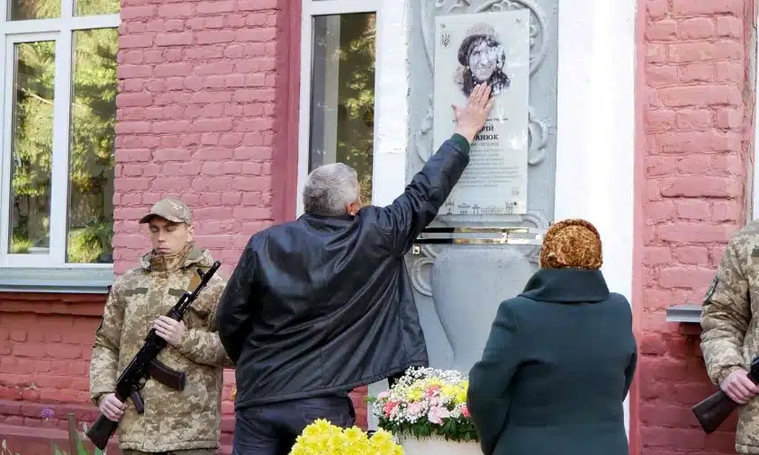 У Рівненській гімназії №10 відкрили меморіальну дошку полеглому Герою