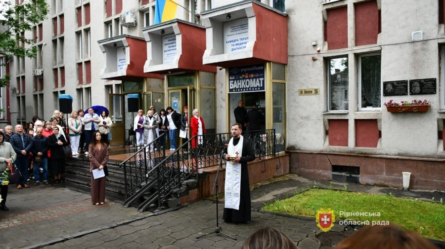 Пам'ять загиблих на війні лікарів вшанували у Рівному - фото 2