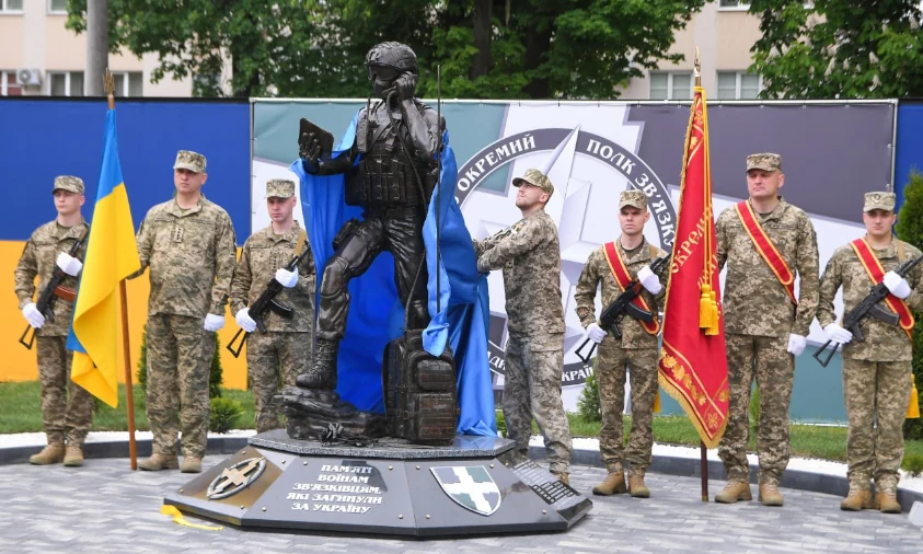 На Рівненщині відкрили пам’ятник загиблим військовим зв’язківцям