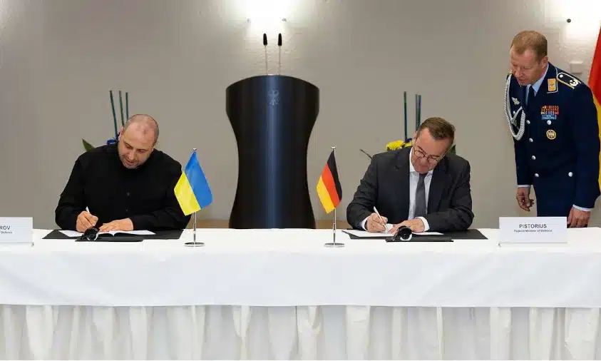 Німеччина виділить Україні військову допомогу на €5 млрд: підписано угоду щодо далекобійної зброї