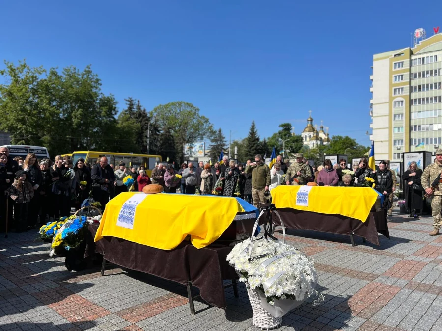 Двох полеглих захисників провели на вічний спочинок у Рівному - фото 1