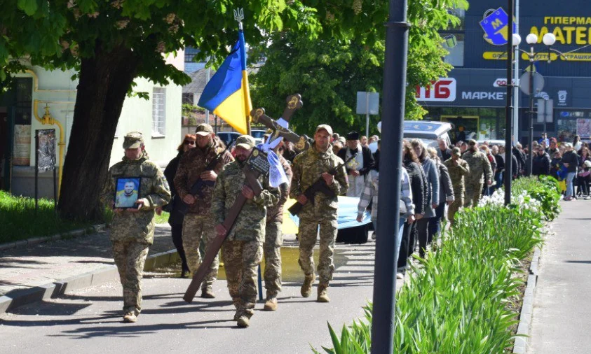На Рівненщині провели на вічний спокій полеглого сержанта