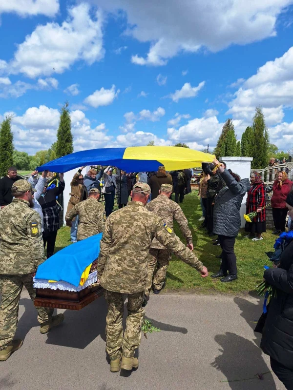 На Рівненщині провели на вічний спокій полеглого сержанта - фото 2