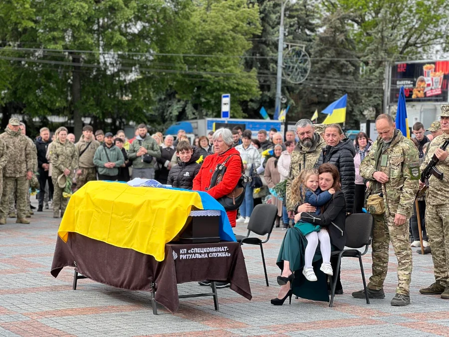 З полеглим захисником Олександром Кравчуком попрощались у Рівному - фото 1