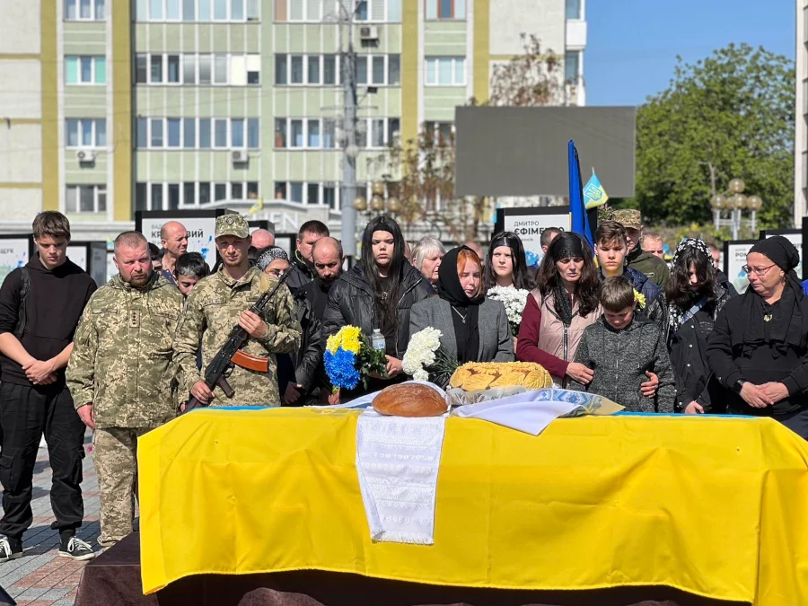 У Рівному провели в останню дорогу захисника - фото 1