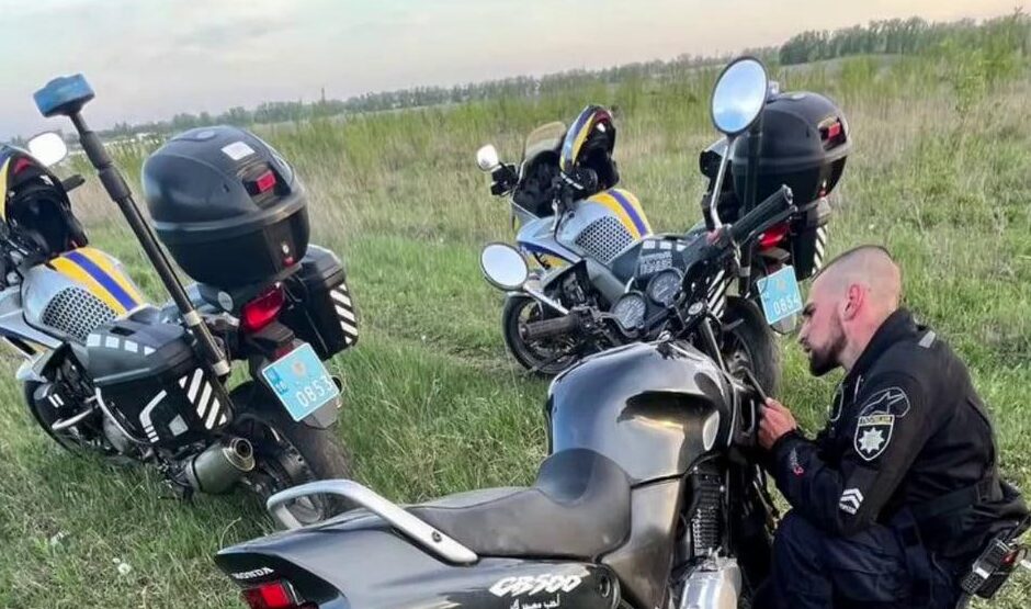 Неповнолітній мотоцикліст намагався втекти від поліції