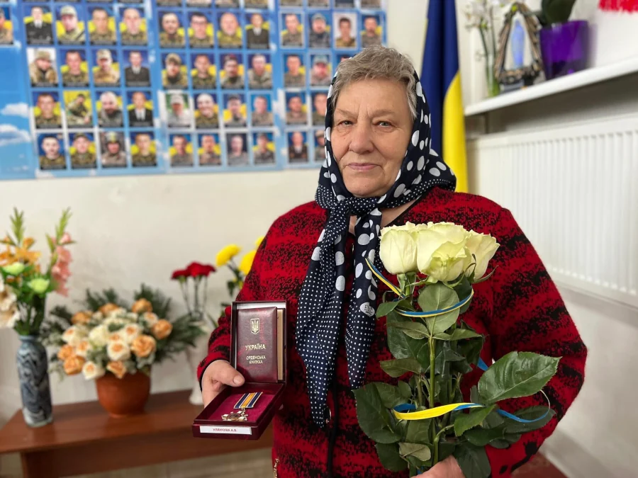 Посмертні нагороди вручили родинам полеглих захисників у Костополі - фото 1
