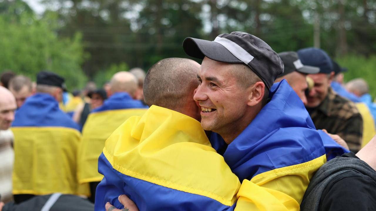 Ще 303 українських захисники повернулися з полону: завершено обмін «1000 на 1000»