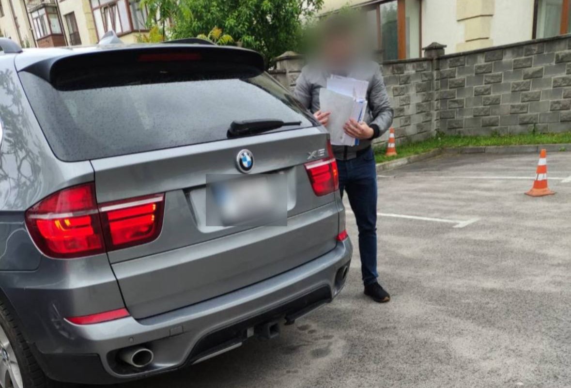 За неправдиве повідомлення про крадіжку авто у Рівному чоловік отримав постанову