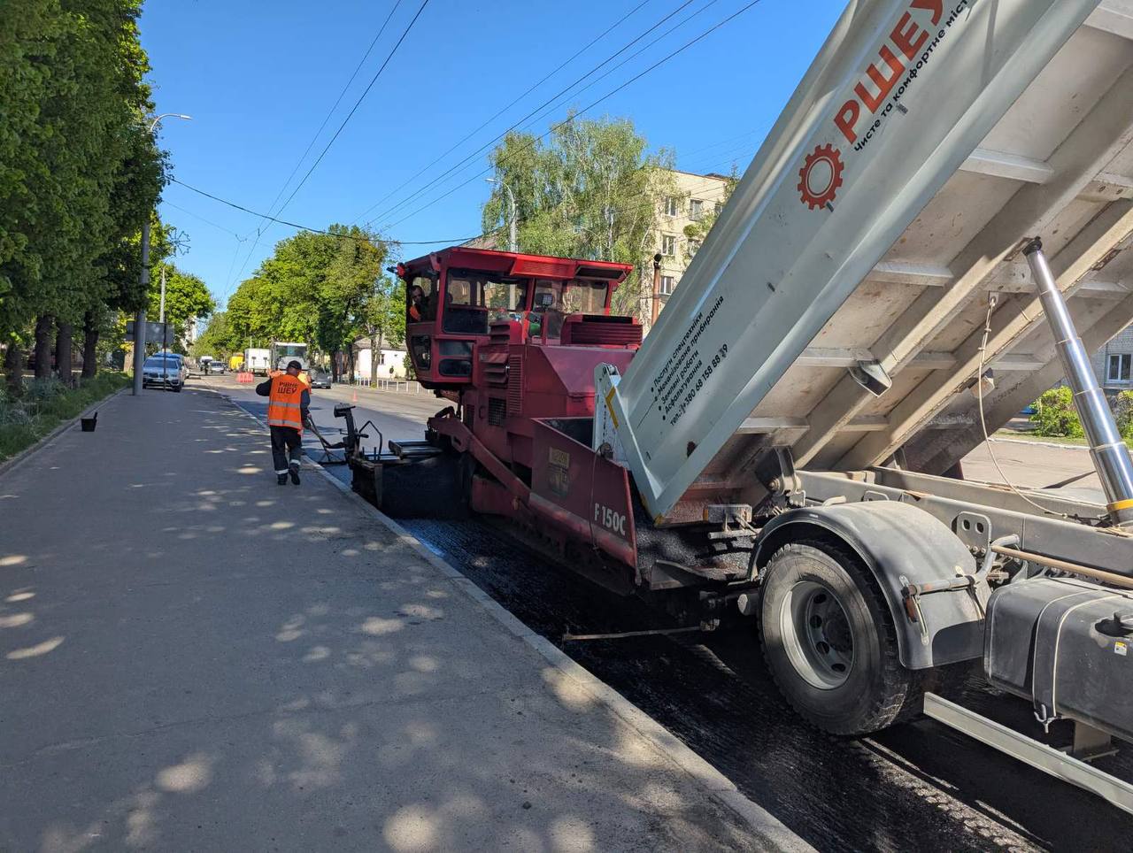 Дорожні роботи у Рівному продовжуються