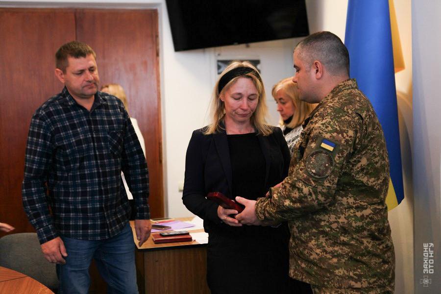У Рівному родині загиблого гвардійця Володимира Самкова вручили орден «За мужність»