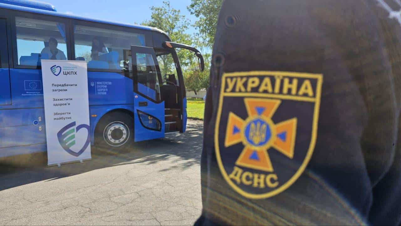 Півсотні рятувальників Рівненщини вакцинували під час виїзної сесії