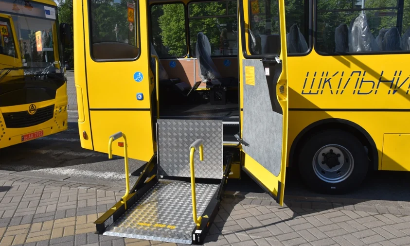 П’ять нових шкільних автобусів отримали громади Рівненщини