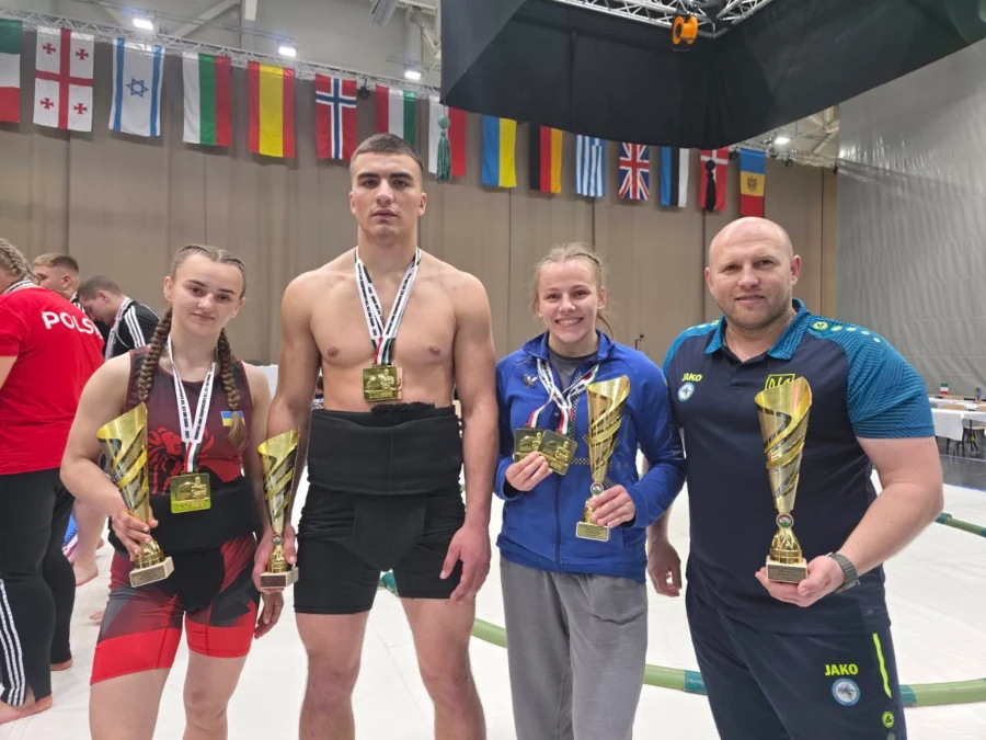 Збірна Рівненщини з сумо виборола 10 медалей на чемпіонаті Європи в Угорщині - фото 1 Збірна Рівненщини з сумо виборола 10 медалей на чемпіонаті Європи в Угорщині - фото 1