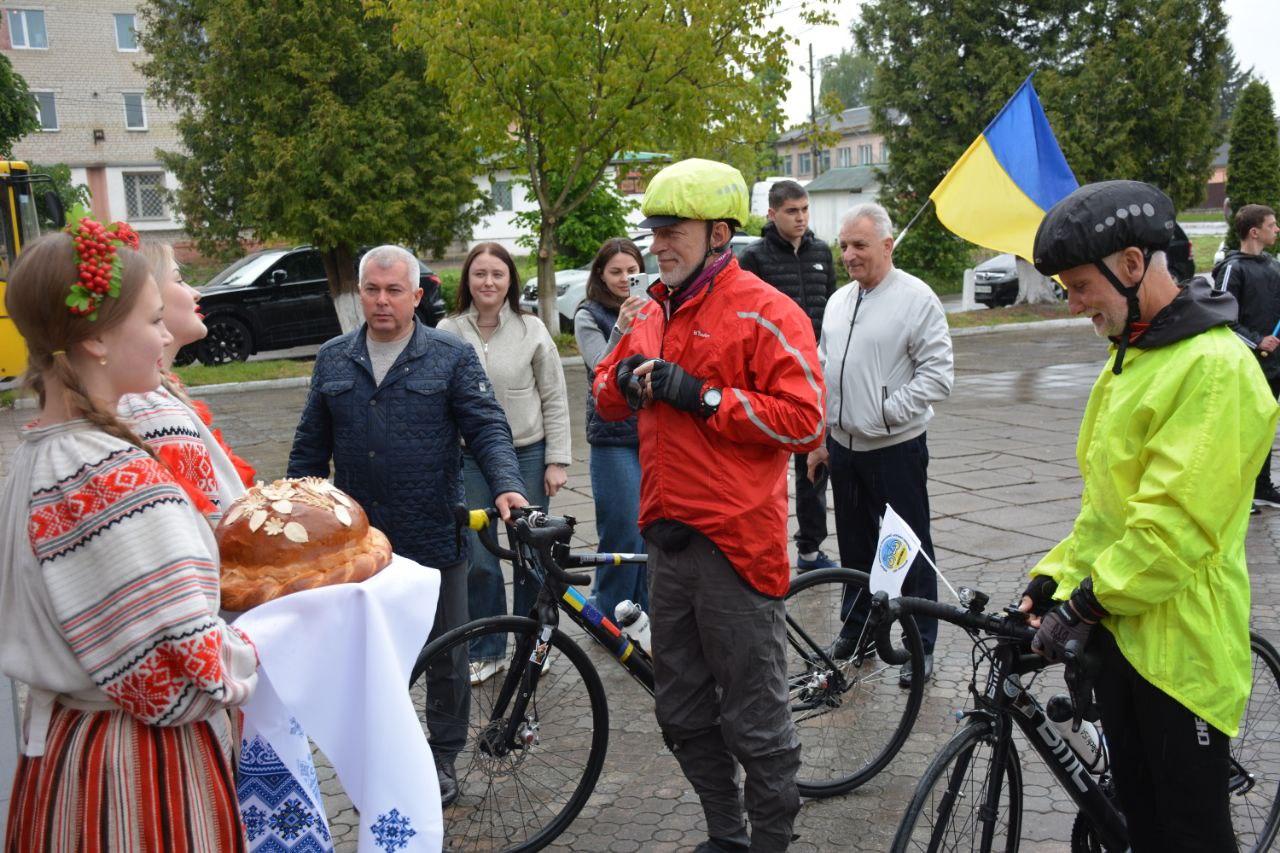 На Рівненщині зустріли учасників ветеранського велопробігу пам’яті