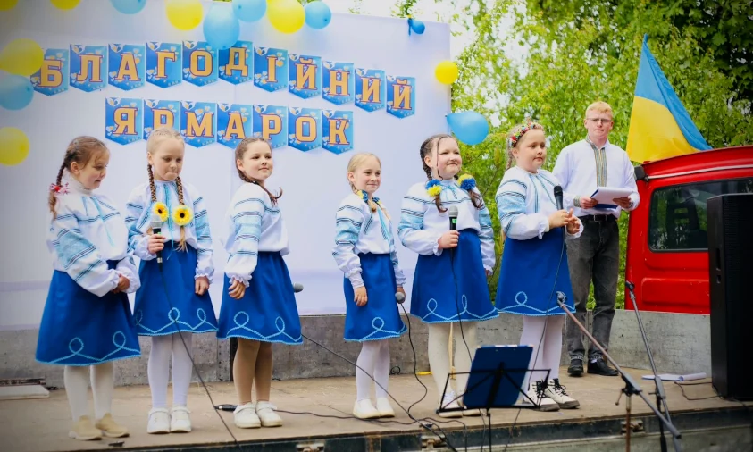 На ярмарку з нагоди Дня села Мирне у Рівненському районі зібрали для ЗСУ понад 80 тис. грн