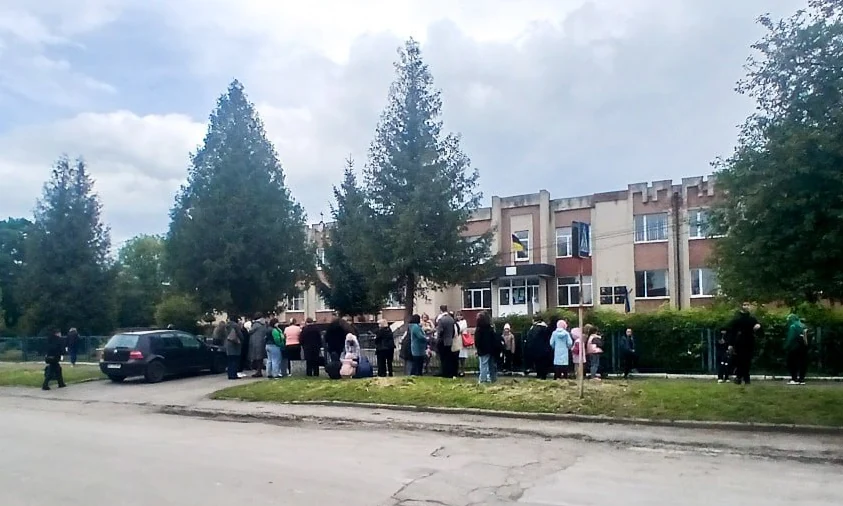 У Дубні 16-річний хлопець повідомив про “замінування” ліцею з телефону одногрупника