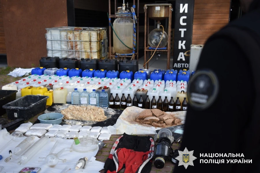 Нацполіція провела найбільшу спецоперацію проти наркобізнесу в історії України - фото 2