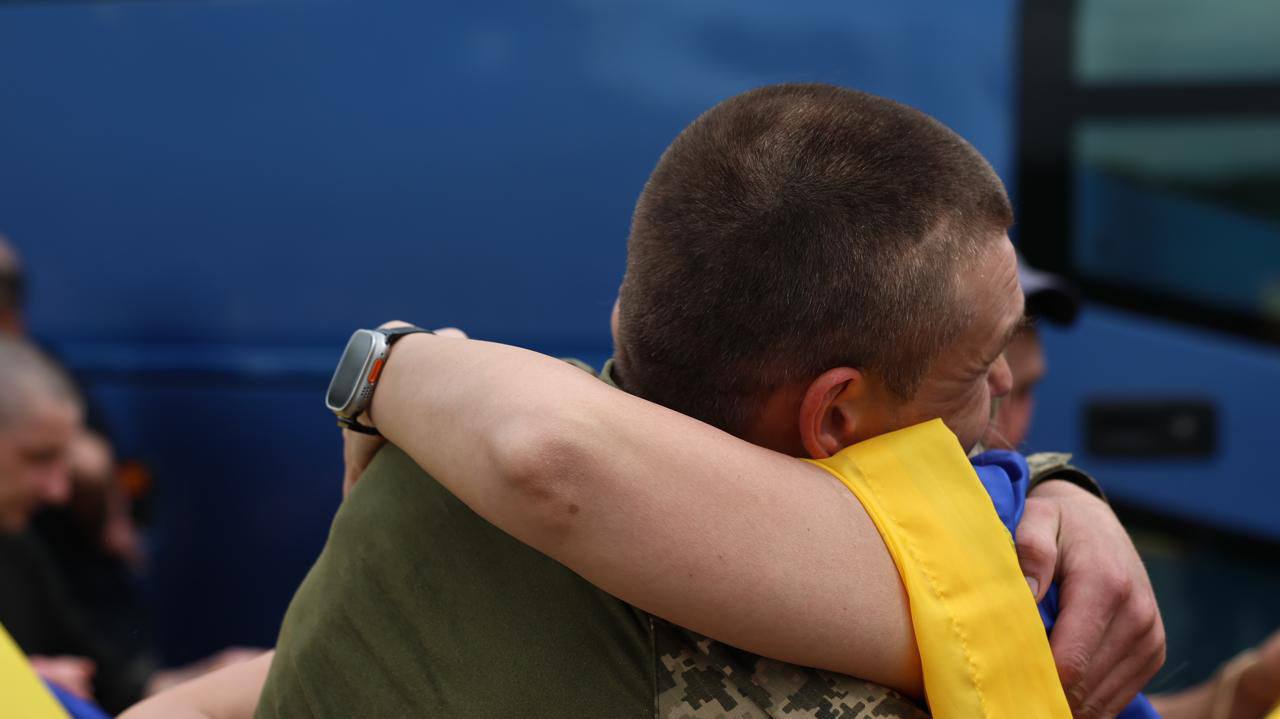 Ще 307 українських військових звільнено з полону: другий день масштабного обміну
