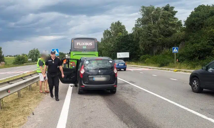 На трасі поблизу Рівного в ДТП постраждали троє дітей: легковик врізався в автобус міжнародного сполучення