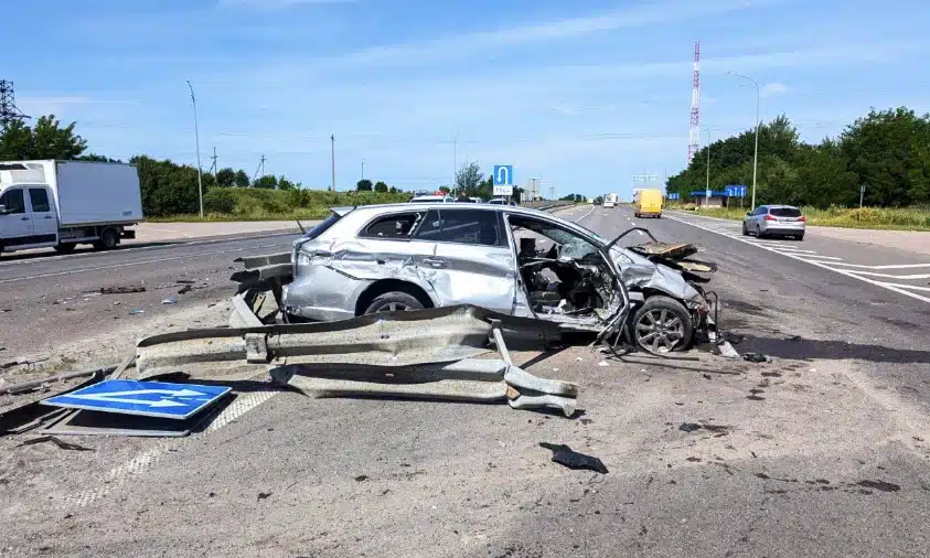 І навіть штраф не вберіг від біди: водій на швидкості 180 км/год влетів у відбійник — обидві ноги ампутовано