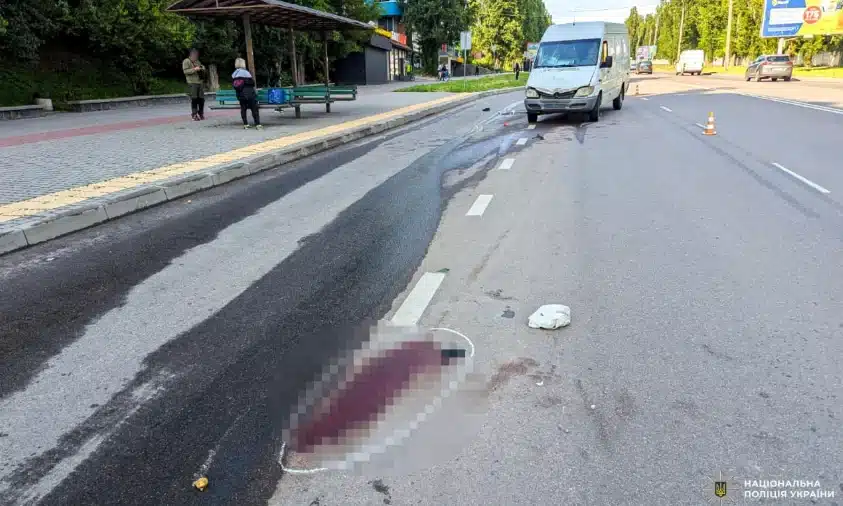 У Рівному внаслідок ДТП загинув пішохід, який перебігав дорогу у невстановленому місці