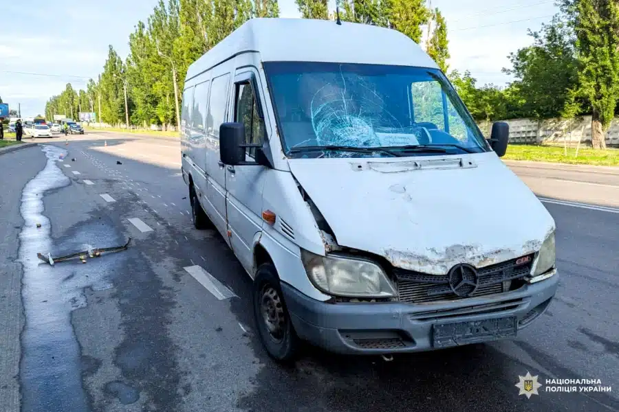 У Рівному внаслідок ДТП загинув пішохід, який перебігав дорогу у невстановленому місці - фото 1