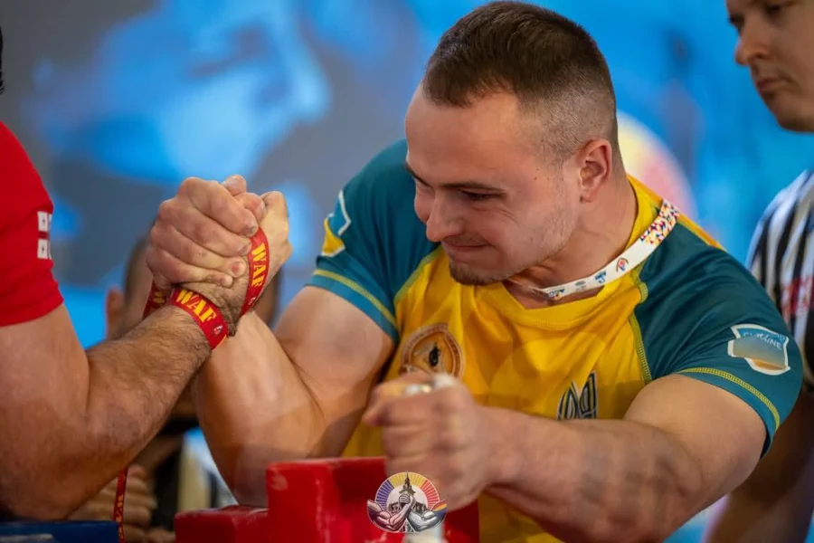 Дмитро Савчук з Рівного виборов два золота на чемпіонаті Європи з пара-армрестлінгу - фото 1