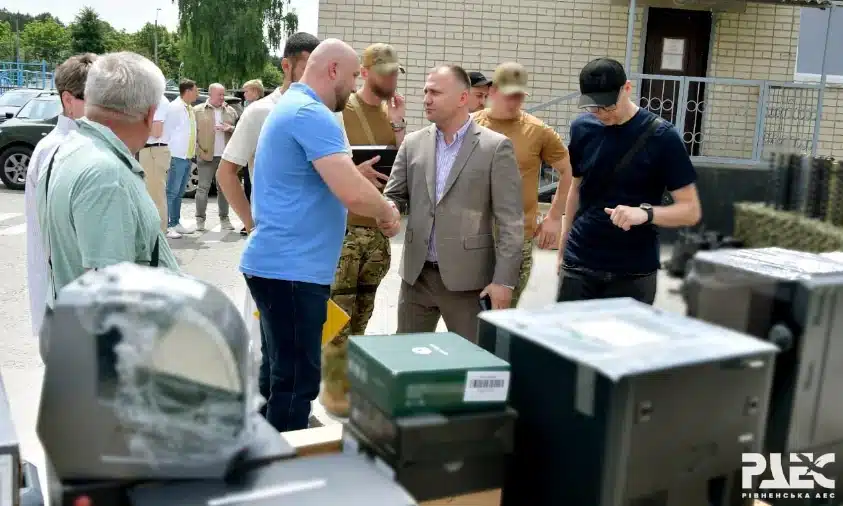 Рівненські атомники передали військовим чергову волонтерську допомогу