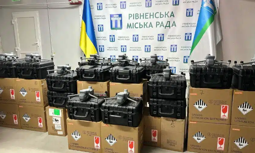 Рівненська громада передала військовим дрони та зарядні станції
