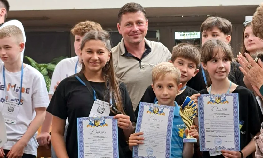 Учні Клеванської школи здобули перемоги на змаганнях «ROBOFEST» у Луцьку