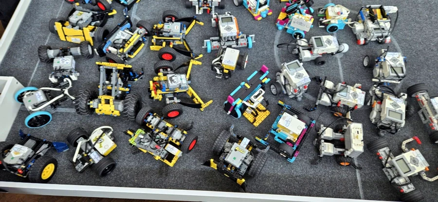 Учні Клеванської школи здобули перемоги на змаганнях «ROBOFEST» у Луцьку - фото 1 Учні Клеванської школи здобули перемоги на змаганнях «ROBOFEST» у Луцьку - фото 1