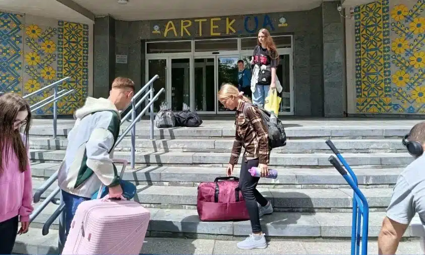 Ще 21 дитина з Рівненщини вирушила на відпочинок до «Артеку»