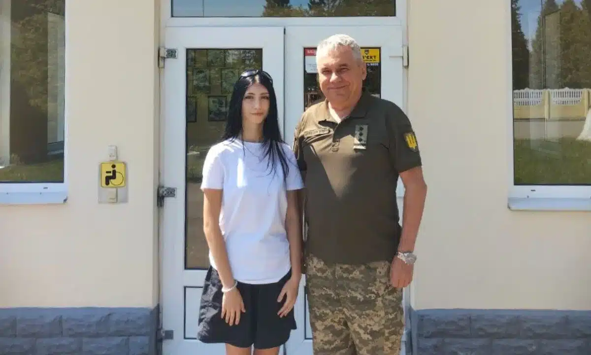 Перша дівчина подала документи до військової філії ліцею в Олександрії