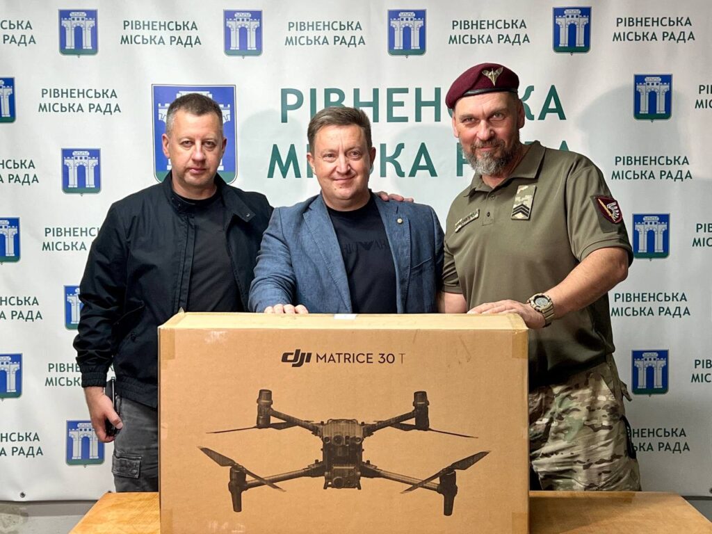 Військовим частинам передали 67 дронів і 15 зарядних станцій – підтримка від Рівненської громади - фото 3