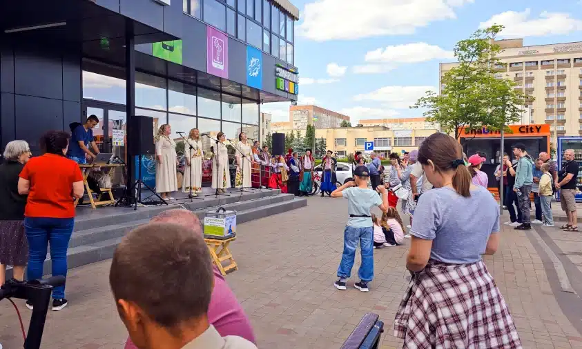 Рівненщина продовжує підтримувати ЗСУ: громади збирають кошти для військових підрозділів Рівненщина продовжує підтримувати ЗСУ: громади збирають кошти для військових підрозділів