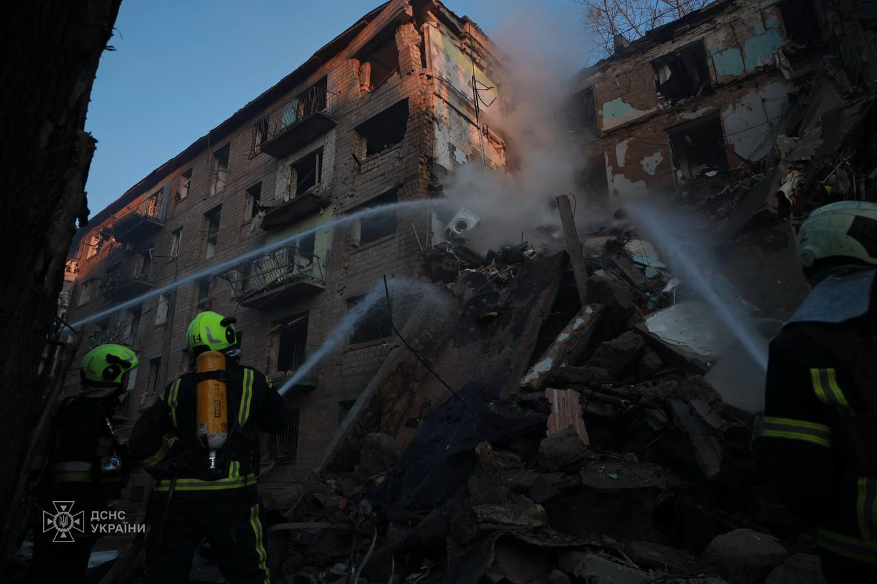 У Києві – шість загиблих внаслідок нічної атаки, продовжується розбір завалів