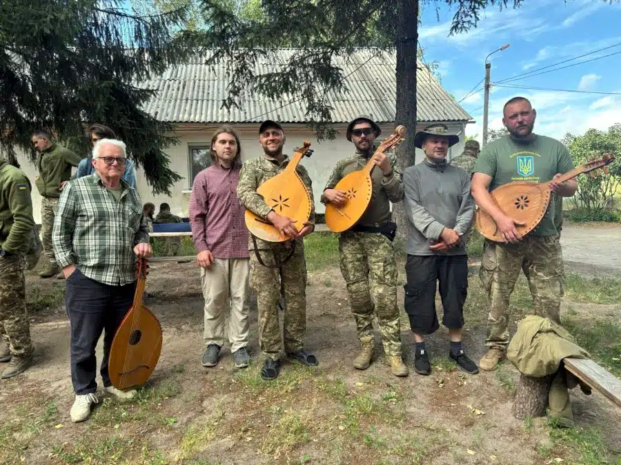 Кобзарі та лірники підтримали військових Рівненщини проєктом «Ноти підтримки» - фото 1