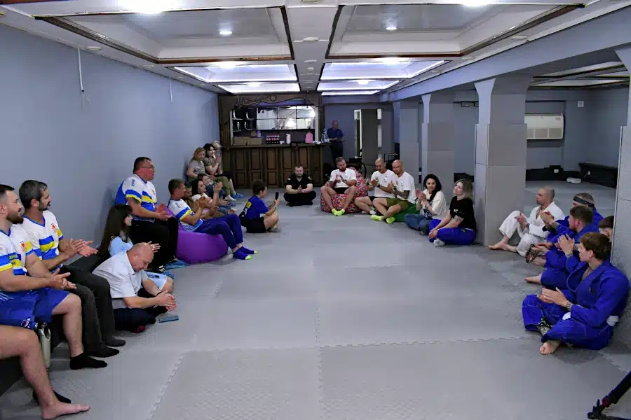 Рівненщина зустріла учасників міжнародного маршу «Місія Київ» на підтримку ментального здоров’я ветеранів - фото 1