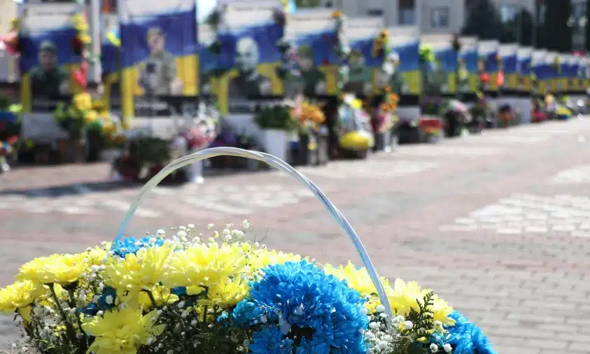 На Рівненщині родинам загиблих воїнів вручили державні нагороди з нагоди Дня Конституції